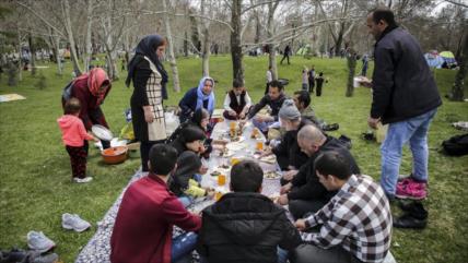 Irán celebra el ‘Sizdah Bedar’ en medio de la naturaleza