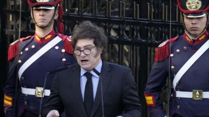 Argentinos acusan a Milei de debilitar postura sobre Malvinas 