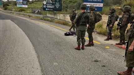 Tropas y colono israelíes asesinan a una mujer y embisten a un niño