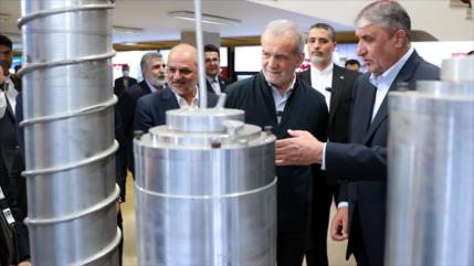 Irán presenta últimos logros en Día Nacional de Tecnología Nuclear