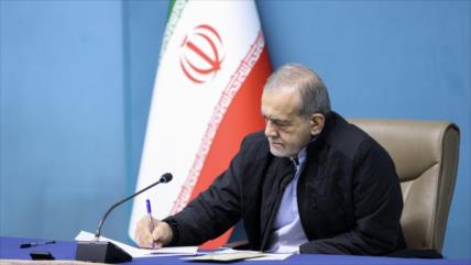 Presidente iraní promulga ley de suspensión de cooperación con AIEA