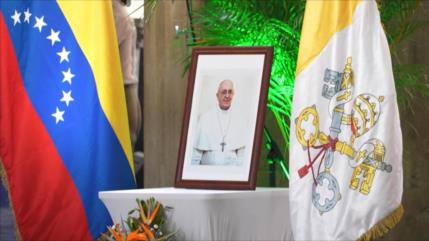 Venezuela honra al papa Francisco y denuncia abusos a migrantes