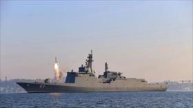Corea del Norte prueba misiles desde su destructor recién lanzado