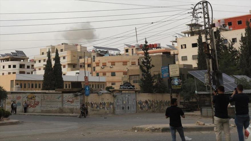 El humo se eleva tras un ataque aéreo israelí a una localidad cerca de Damasco, 30 de abril de 2025. (Foto: AFP)