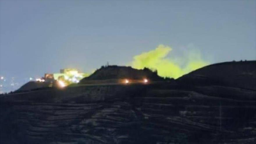  El humo se eleva tras un ataque aéreo israelí a pocos metros del Palacio Presidencial Sirio en Damasco, Siria, 2 de mayo de 2025.