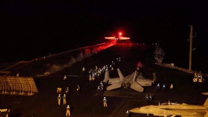 Un avión despega para unirse a la coalición liderada por EEUU para atacar objetivos en Yemen desde una ubicación no revelada, 12 de enero de 2024. 