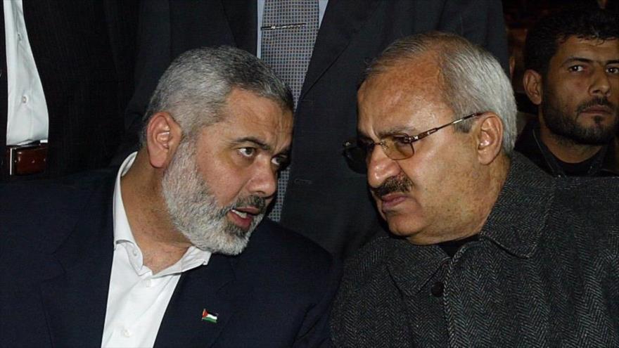 Talal Nayi, secretario general del FPLP, junto al exjefe del buró político de HAMAS, Ismail Haniya. 4 de diciembre de 2006.