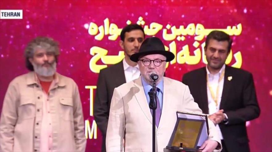 El exdiputado británico, George Galloway, al recibir premio de Festival Internacional de Medios Sobh, 5 de mayo de 2025.