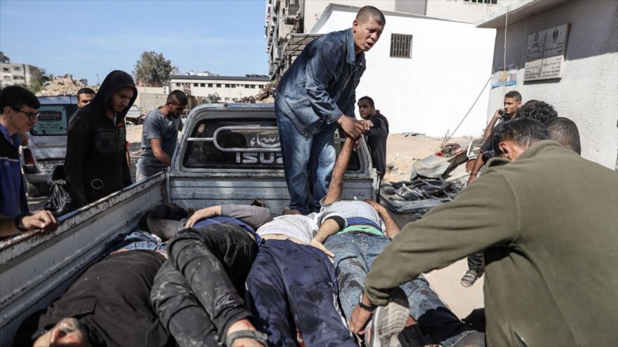 Cuerpos de los palestinos asesinados en los ataques israelíes contra un mercado concurrido en la Ciudad de Gaza, 7 de mayo de 2025.