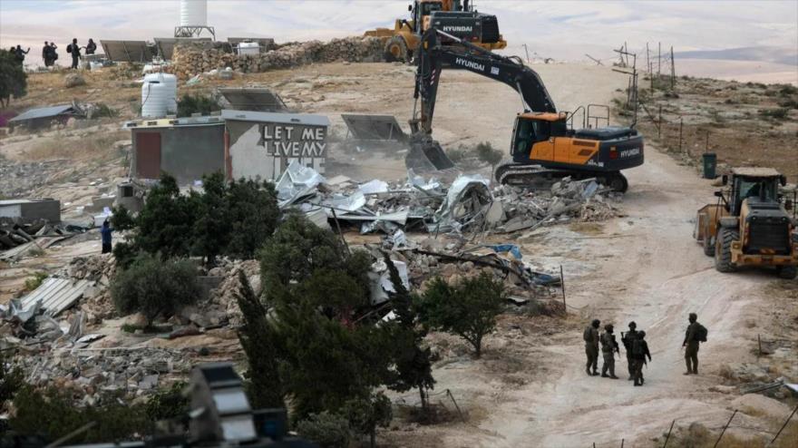 El ejército israelí demuele varios edificios de propiedad palestina en la ciudad de Al-Jalil (Hebrón), Cisjordania, 5 de mayo de 2025.