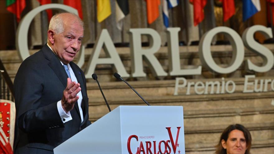 El exjefe de la Diplomacia de la Unión Europa (UE) Josep Borrell pronuncia un discurso, tras recibir el Premio Europeo Carlos V en el Monasterio de Yuste (Cáceres), España, 9 de mayo de 2025.