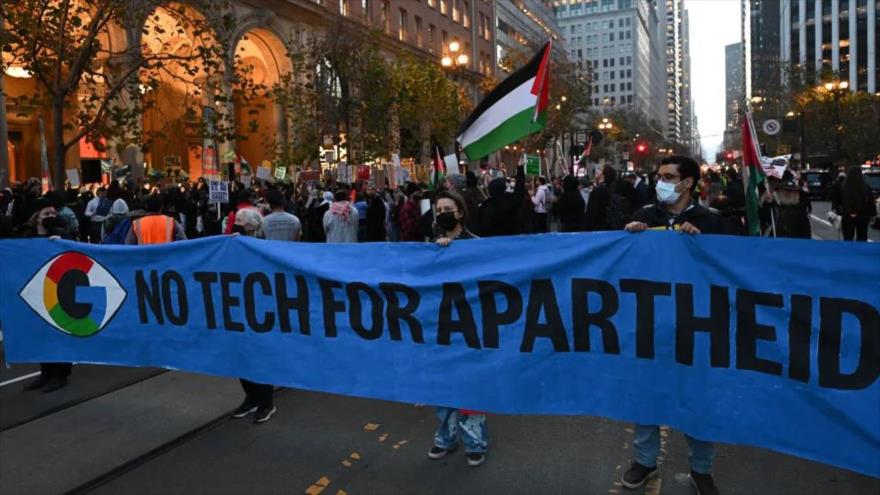Trabajadores de Google se unen a manifestantes frente a las oficinas de la empresa en San Francisco, el 14 de diciembre de 2023, para protestar contra genocidio en Gaza. (Foto: Getty Images)
