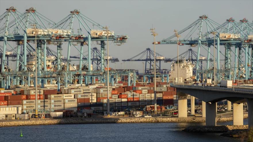 Contenedores de la compañía Maersk en el puerto de Algeciras, en España. 