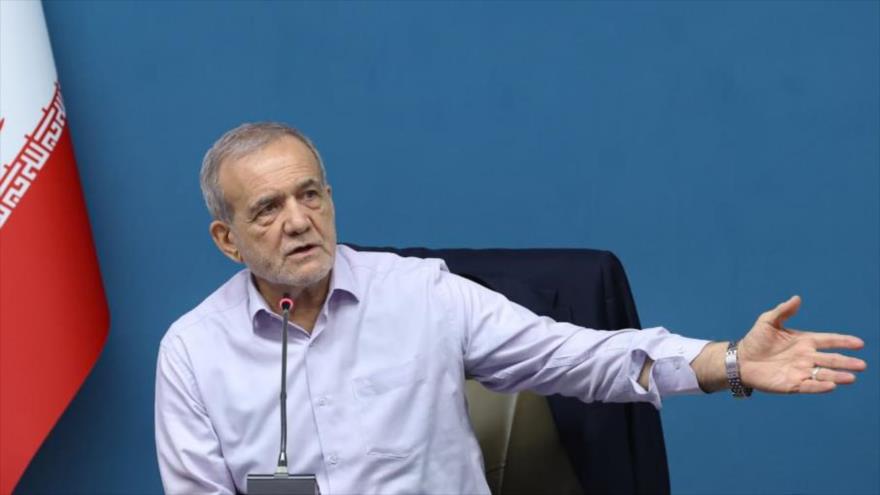 El presidente de Irán, Masud Pezeshkian, en una reunión con los miembros de la facción de los Independientes del Parlamento, 12 de mayo de 2025. (Foto: president.ir)