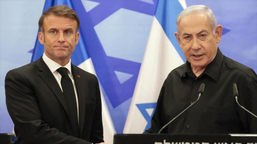 El presidente de Francia, Emmanuel Macron, y el primer ministro israelí, Benjamín Netanyahu, durante una reunión en Al-Quds, 24 de octubre de 2023.