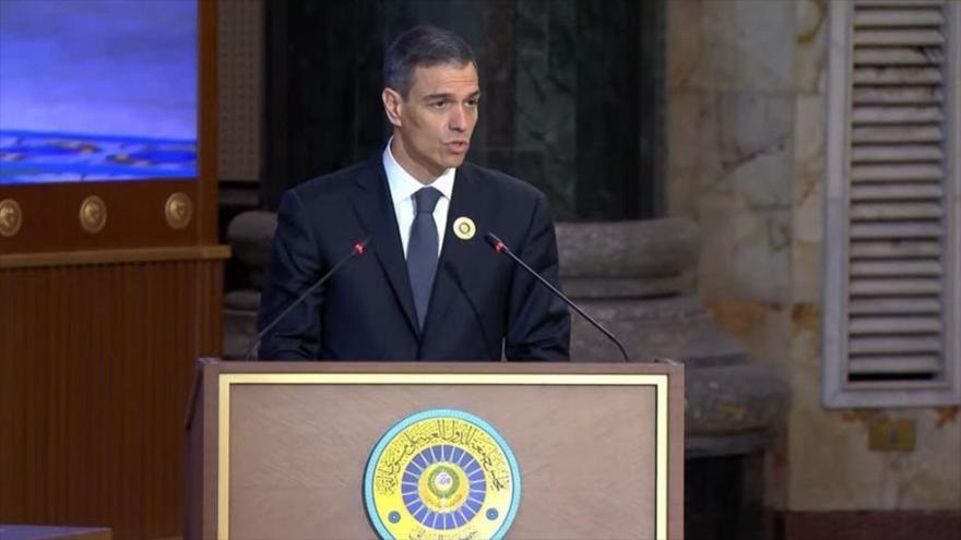 El presidente del Gobierno español, Pedro Sánchez, al inicio de la cumbre anual de la Liga Árabe, Bagdad, Irak, 17 de mayo de 2025.