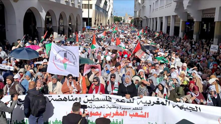 Miles de marroquíes se manifiestan en Rabat, la capital marroquí en apoyo a Gaza, 16 de mayo de 2025.