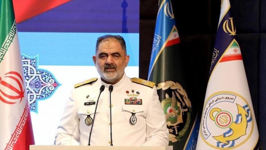 El comandante de la Armada del Ejército de Irán, Shahram Iraní, habla en el 2.º aniversario del regreso exitoso de la 86.ª Flota, 17 de mayo de 2025.