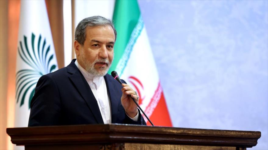 El canciller iraní, Seyed Abás Araqchi, durante su discurso en Conferencia de Diplomacia de Resistencia en Teherán, 18 de mayo de 2025.
