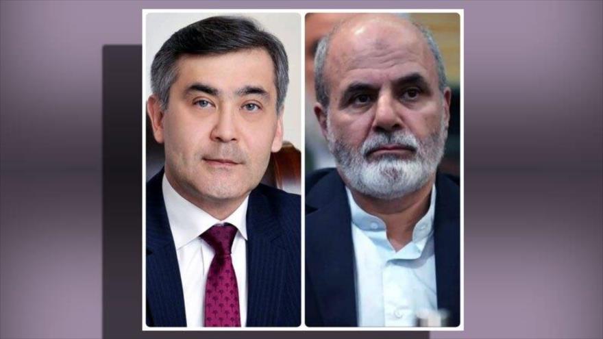 El secretario del Consejo Supremo de Seguridad Nacional de Irán, Ali Akbar Ahmadian (dcha.) y el jefe del bloque de Shanghái, Nurlan Yermakbayev.