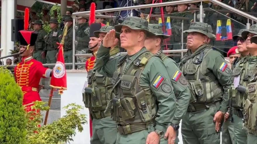 El ministro de Defensa de Venezuela (c) en el acto de despliegue de los militares que resguardarán los centros electorales, 21 de mayo de 2025.
