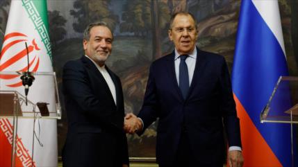 Araqchi felicita a Lavrov por recibir la máxima condecoración de Rusia