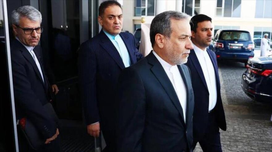El equipo negociador iraní, presidido por el ministro de Asuntos Exteriores, Seyed Abás Araqchi.