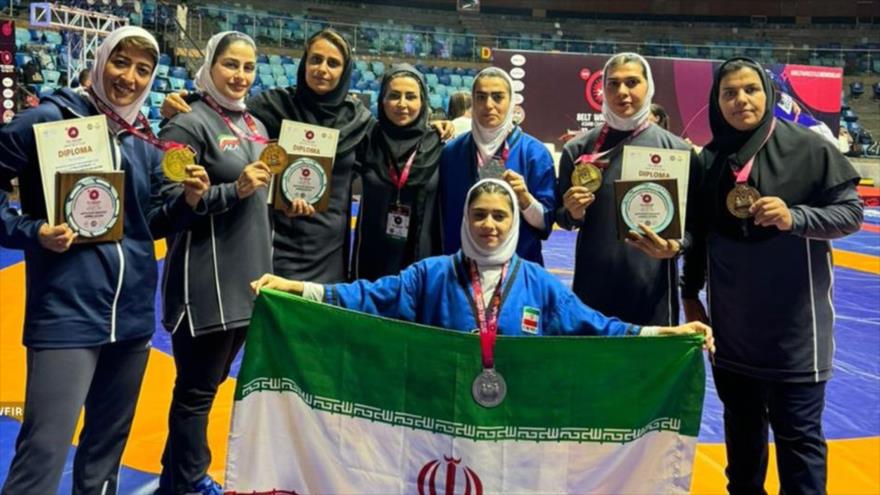 Selección femenina de Irán se corona campeón de lucha de cinturón de Asia, India, 23 de mayo de 2025.