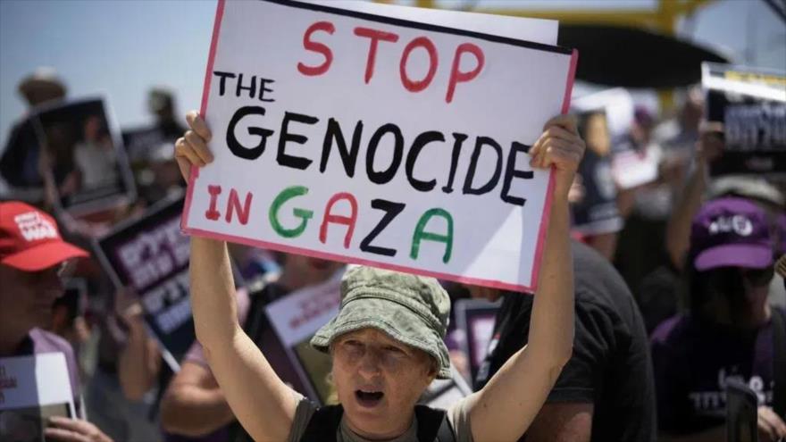 Un manifestante exige el fin de la guerra en la Franja de Gaza en una zona cercana a la frontera entre Israel y Gaza en Sderot, el 23 de mayo de 2025. (Foto: AP)