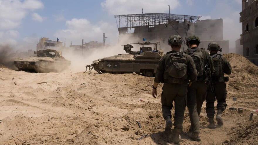Militares israelíes durante una operación terrestre en el este de Jan Yunis, sur de la Franja de Gaza, julio de 2024. 
