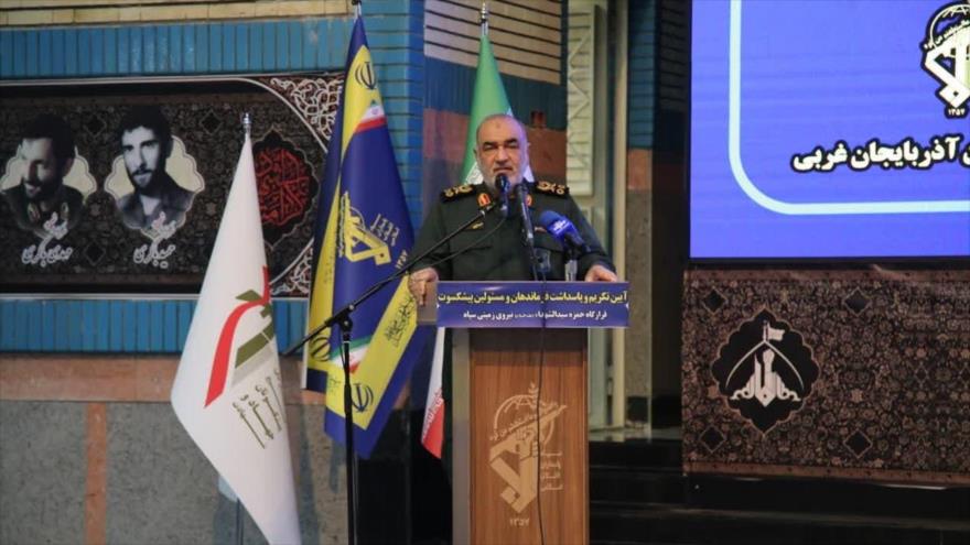 El comandante de CGRI de Irán, el general de división Hosein Salami, habla en una ceremonia en honor a los veteranos de la guerra en Azerbaiyán Occidental, 25 de mayo de 2025.
