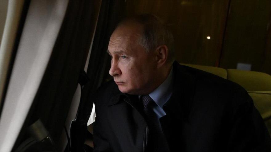 El presidente ruso, Vladímir Putin, a bordo de un helicóptero.