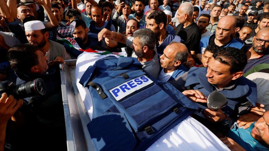 El funeral de un periodista palestino, asesinado por ejército israelí.