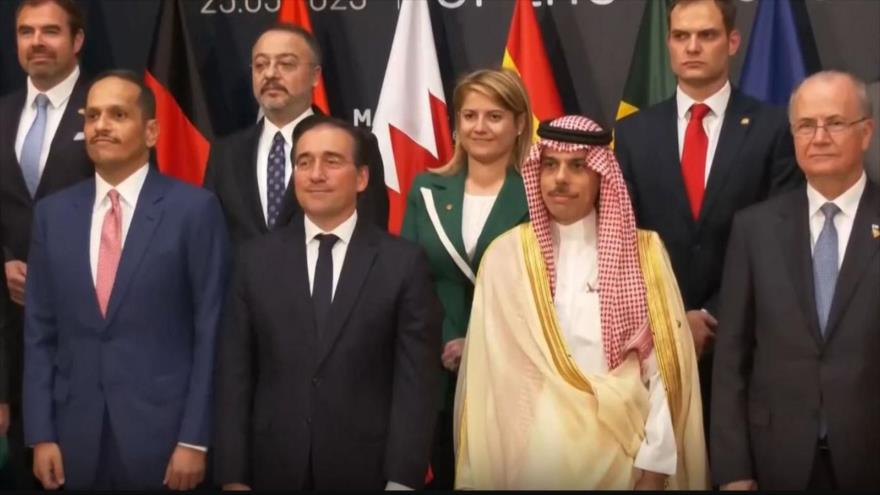 El ministro español de Asuntos Exteriores, José Manuel Albares, y los ministros ‘Grupo de Contacto Árabe-Islámico’ se reúnen en Madrid, 25 de mayo de 2025.