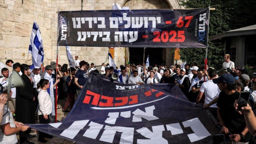 Vídeo: Colonos celebran ocupación de tierra palestina, al estilo nazi