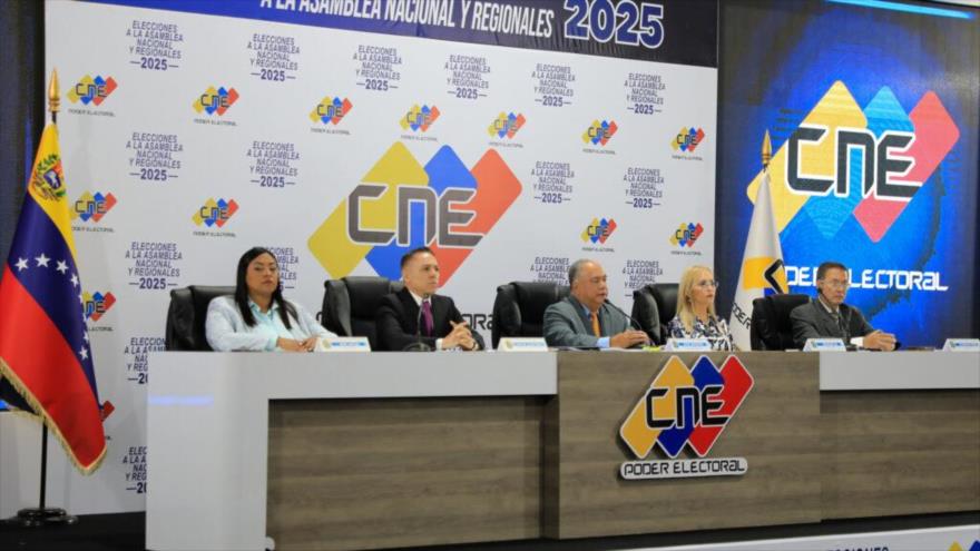 En la imagen, autoridades del Consejo Nacional Electoral en Venezuela. (Foto: Prensa presidencial)