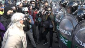 Jubilados resisten a la represión de Milei en Argentina