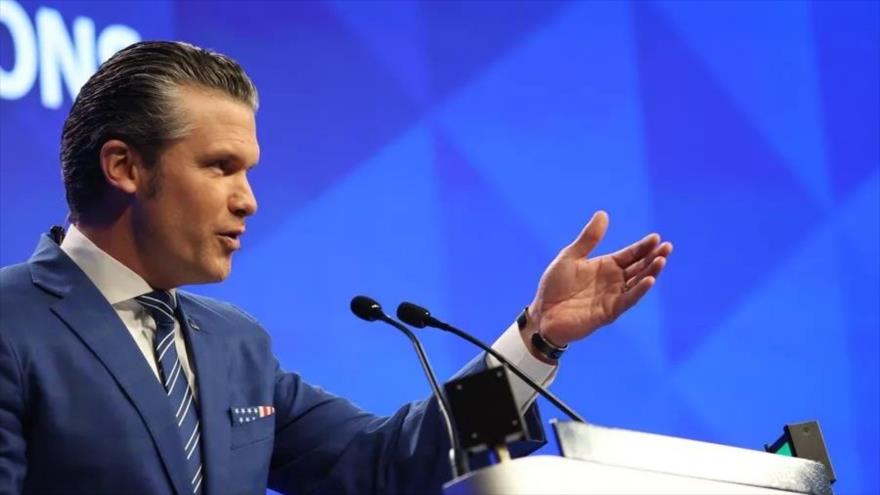 El secretario de Defensa de EE.UU., Pete Hegseth, en su discurso durante el Diálogo de Shangri-la, en Singapur, 31 de mayo de 2025. (Foto: EFE)