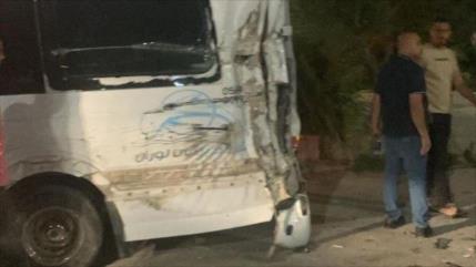 Fuerzas israelíes embisten minibús con peregrinos del Hach en Cisjordania