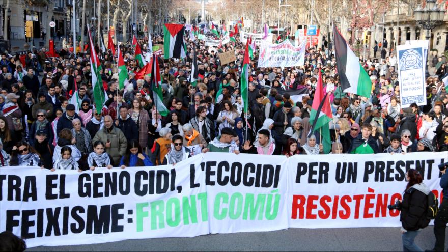 Marchan en Barcelona en apoyo a los palestinos ante el genocidio israelí.
