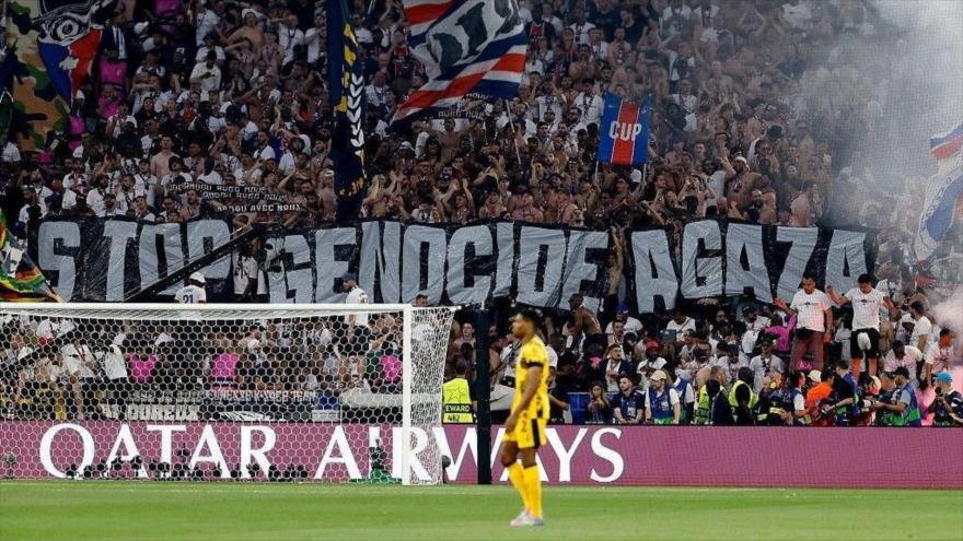 Los aficionados del PSG se solidarizan con palestina durante un partido con Inter de Milán en el Estadio Allianz de Múnich. 30 de mayo de 2025.