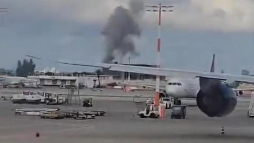 Captura de vídeo muestra columnas de humo elevándose tras el impacto de un misil yemení en el Aeropuerto Ben Gurion de Tel Aviv, 4 de mayo de 2025.