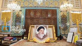 Judíos iraníes honran al Imam Jomeini en la sinagoga Yusef Abad