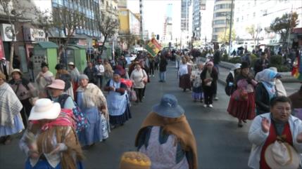 Bolivianos demandan reformas urgentes ante la crisis económica