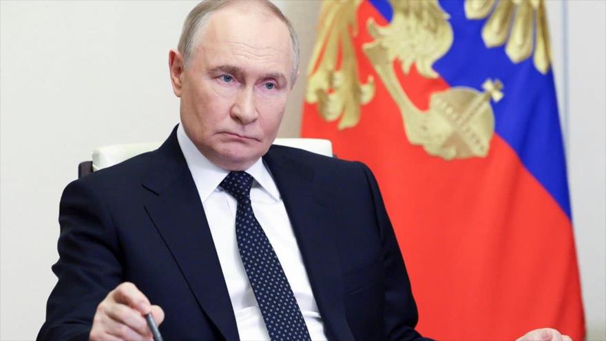 Putin: Rusia no negociará con “terroristas” de Kiev y responderá a ataques