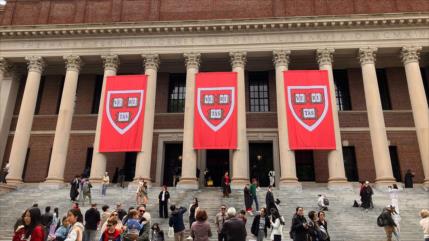 Harvard suma el veto migratorio de Trump a su demanda contra gobierno