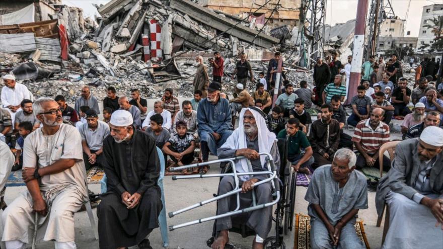 Palestinos realizan oraciones del Eid al-Adha en Jan Yunis, Gaza, el 6 de junio de 2025. (Foto: AP)