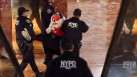 Policía de EEUU detiene a 24 manifestantes en la Torre Trump