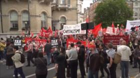 Miles de manifestantes exigen al gobierno que revoque recortes en Londres