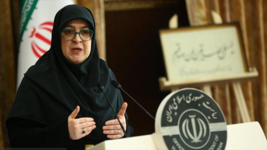 La portavoz del Gobierno de Irán, Fateme Mohayerani, durante una rueda de prensa, Teherán.